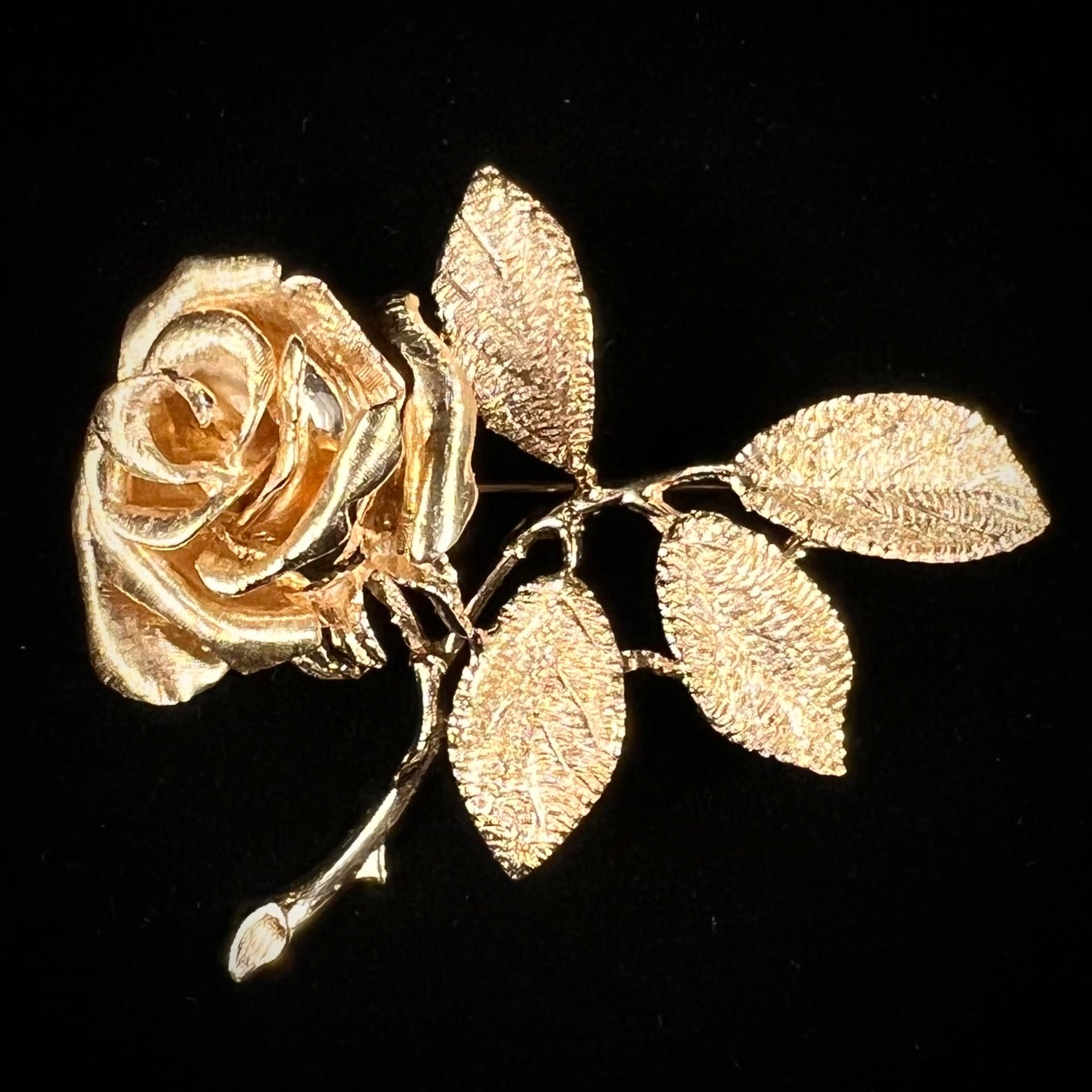 A vintage 14 karat yellow gold rose brooch.