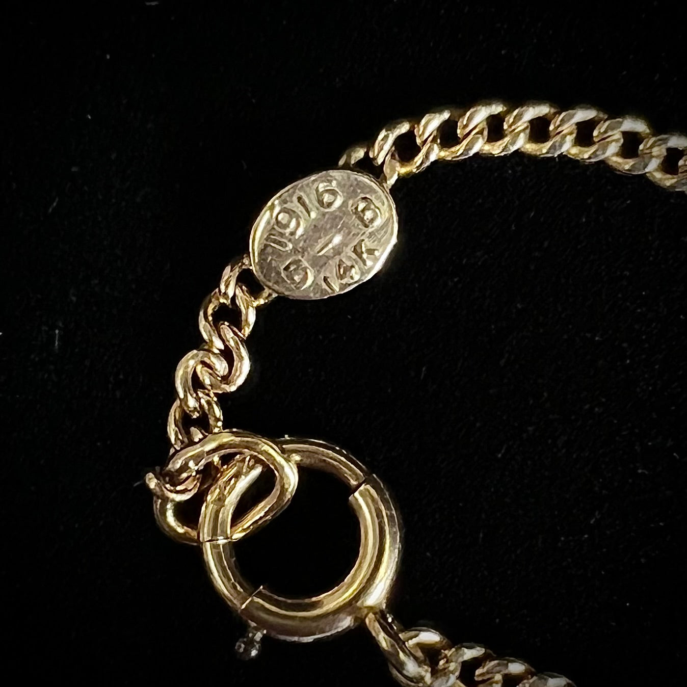 A ladies' Edwardian style gold necklace set with pearls and an old mine cut diamond. The chain is marked "1916".