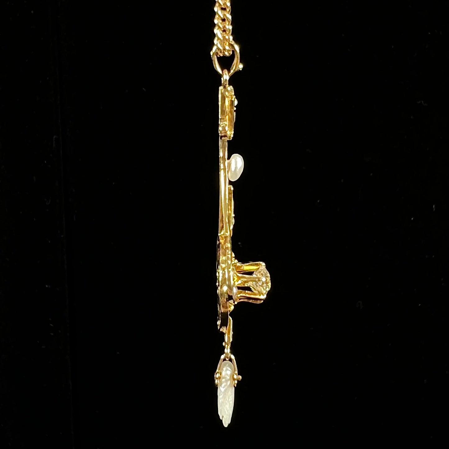 A ladies' Edwardian style gold necklace set with pearls and an old mine cut diamond. The chain is marked "1916".