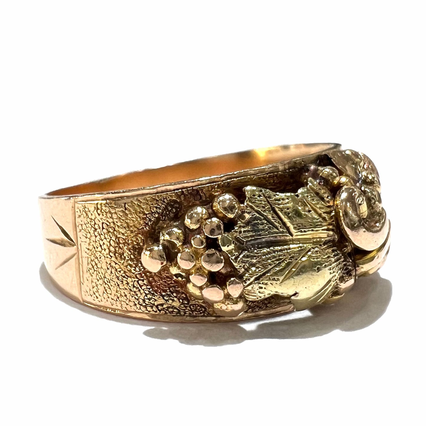 A ladies' two-tone Black Hills gold ring featuring the motif of leaves. The inside of the ring is stamped "16K" and "BARCLAY".