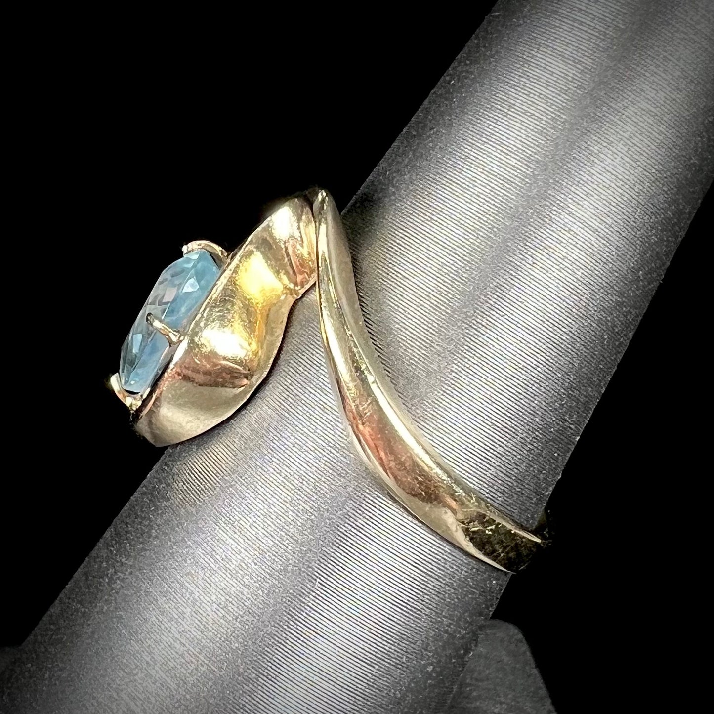 A ladies' estate yellow gold aquamarine solitaire ring. The aquamarine is oval cut.