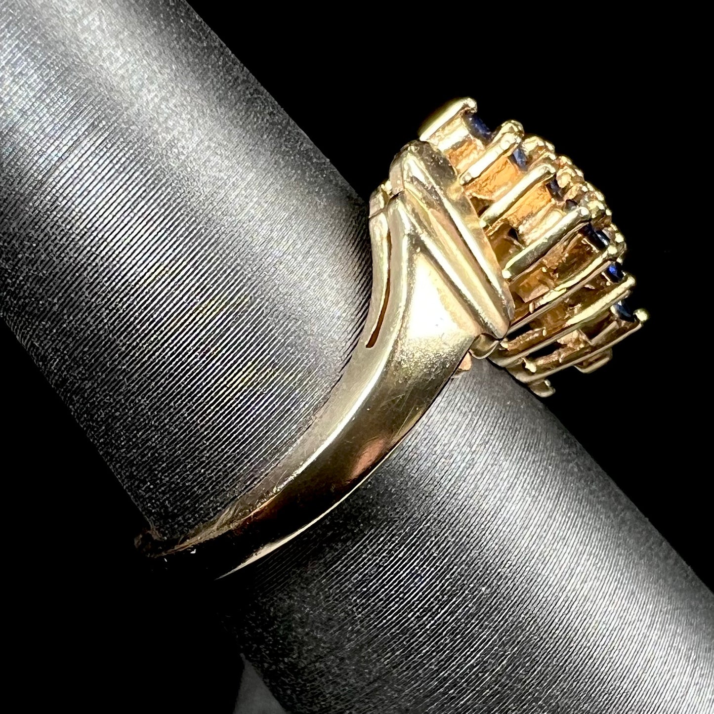Estate Blue Sapphire & Diamond Ring in 14kt Gold