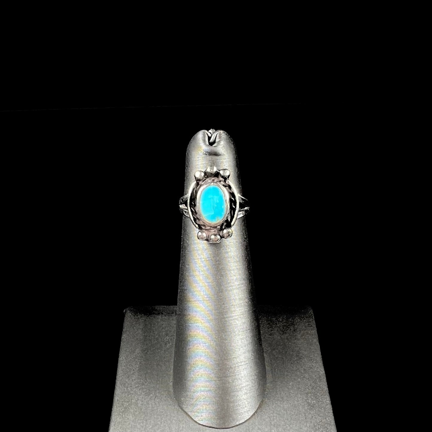 A ladies' Hopi style sterling silver turquoise ring.
