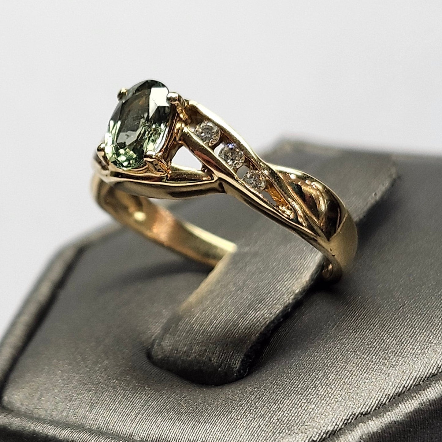 0.53ct Alexandrite & Diamond Ring | 14kt