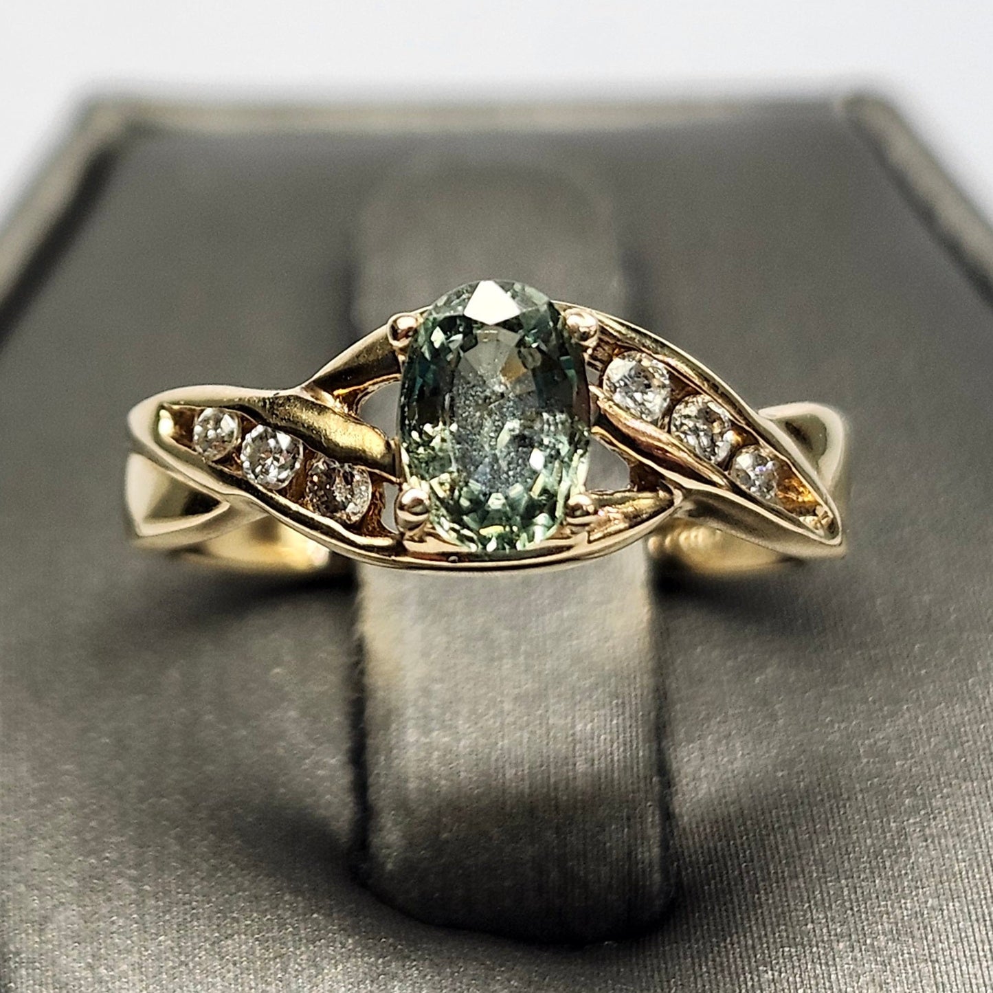 0.53ct Alexandrite & Diamond Ring | 14kt