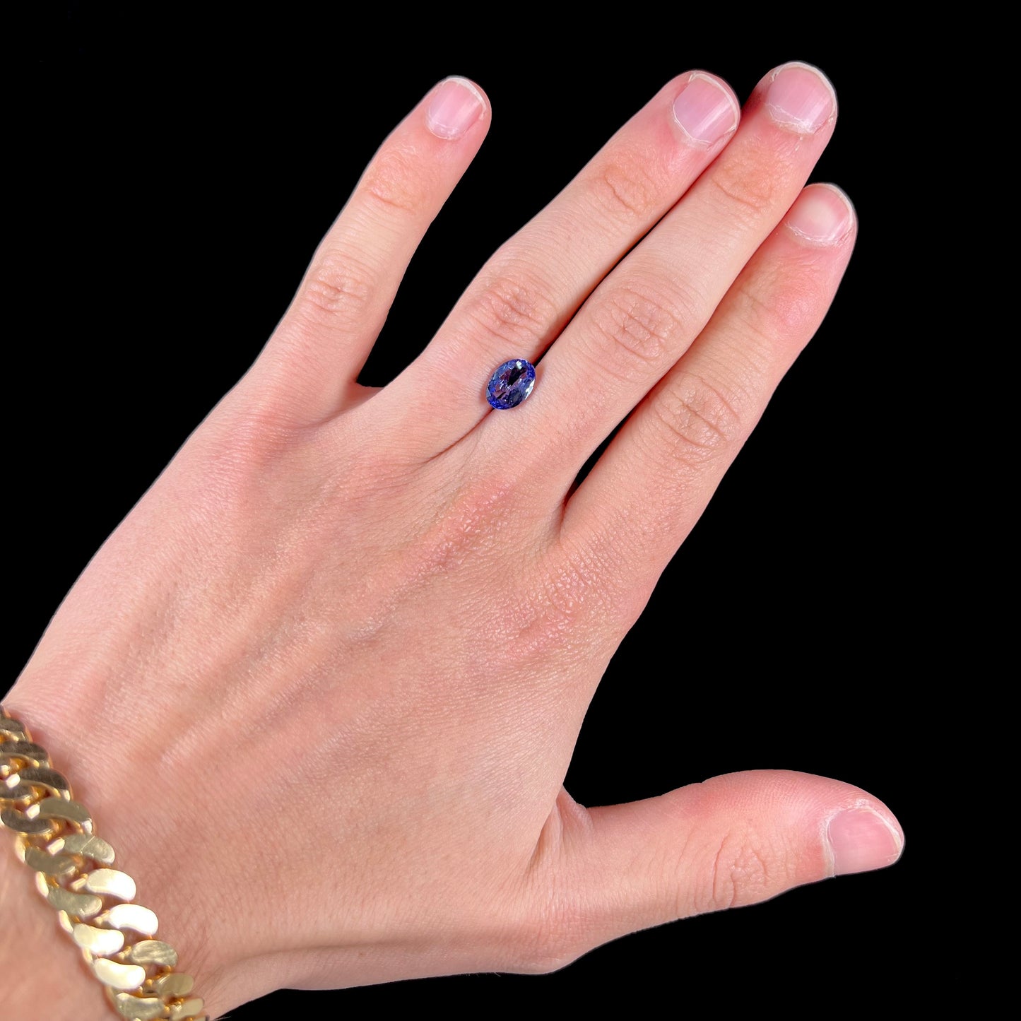 A loose, oval cut tanzanite gemstone.
