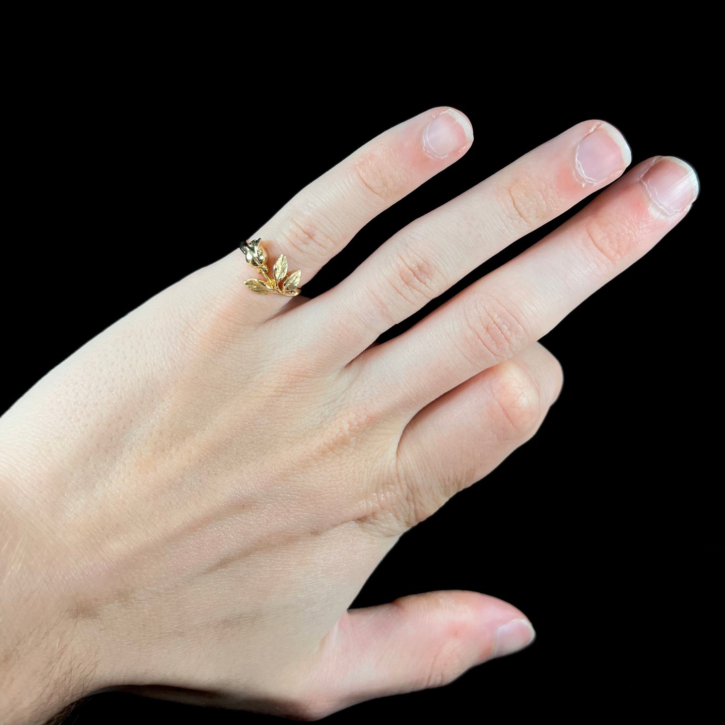 A ladies' vintage, 1960's style yellow gold rose ring.