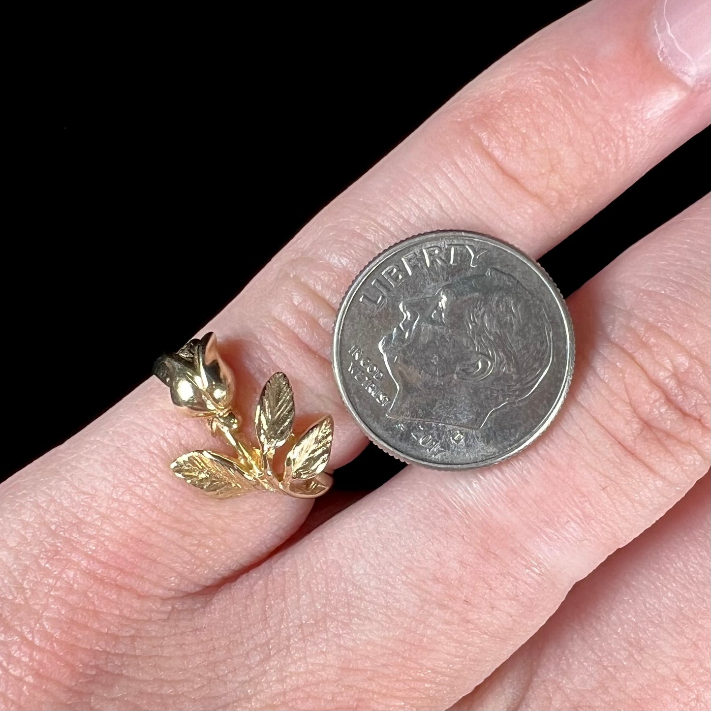 A ladies' vintage, 1960's style yellow gold rose ring.