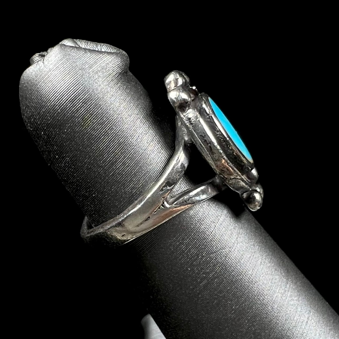 A ladies' Hopi style sterling silver turquoise ring.