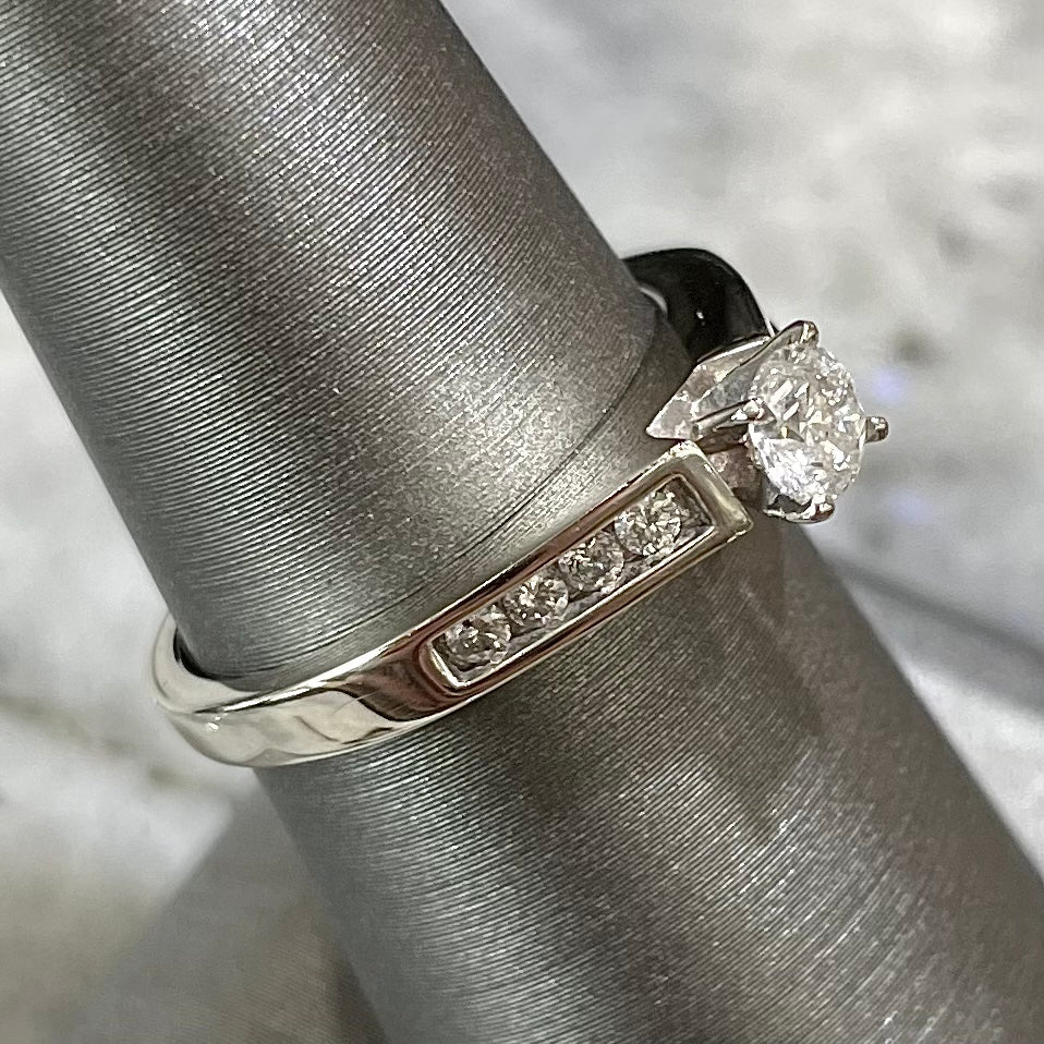 Diamond Engagement Ring | 0.33ct SI1 H | 14kt