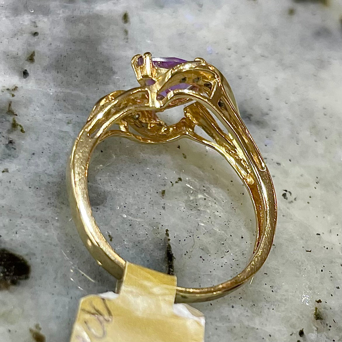 Amethyst & Diamond Ring | 10kt