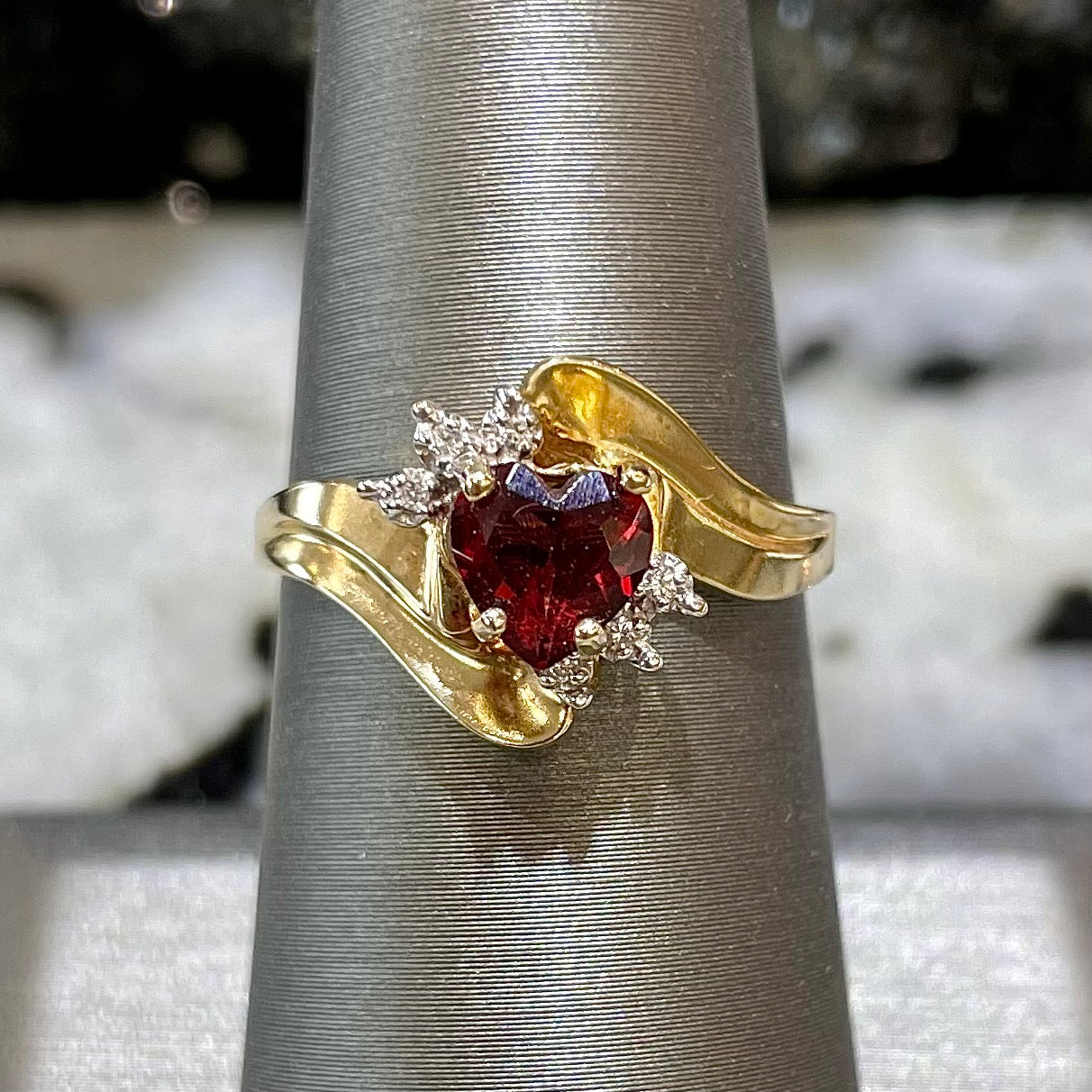 Garnet Heart & Diamond Ring | 14kt