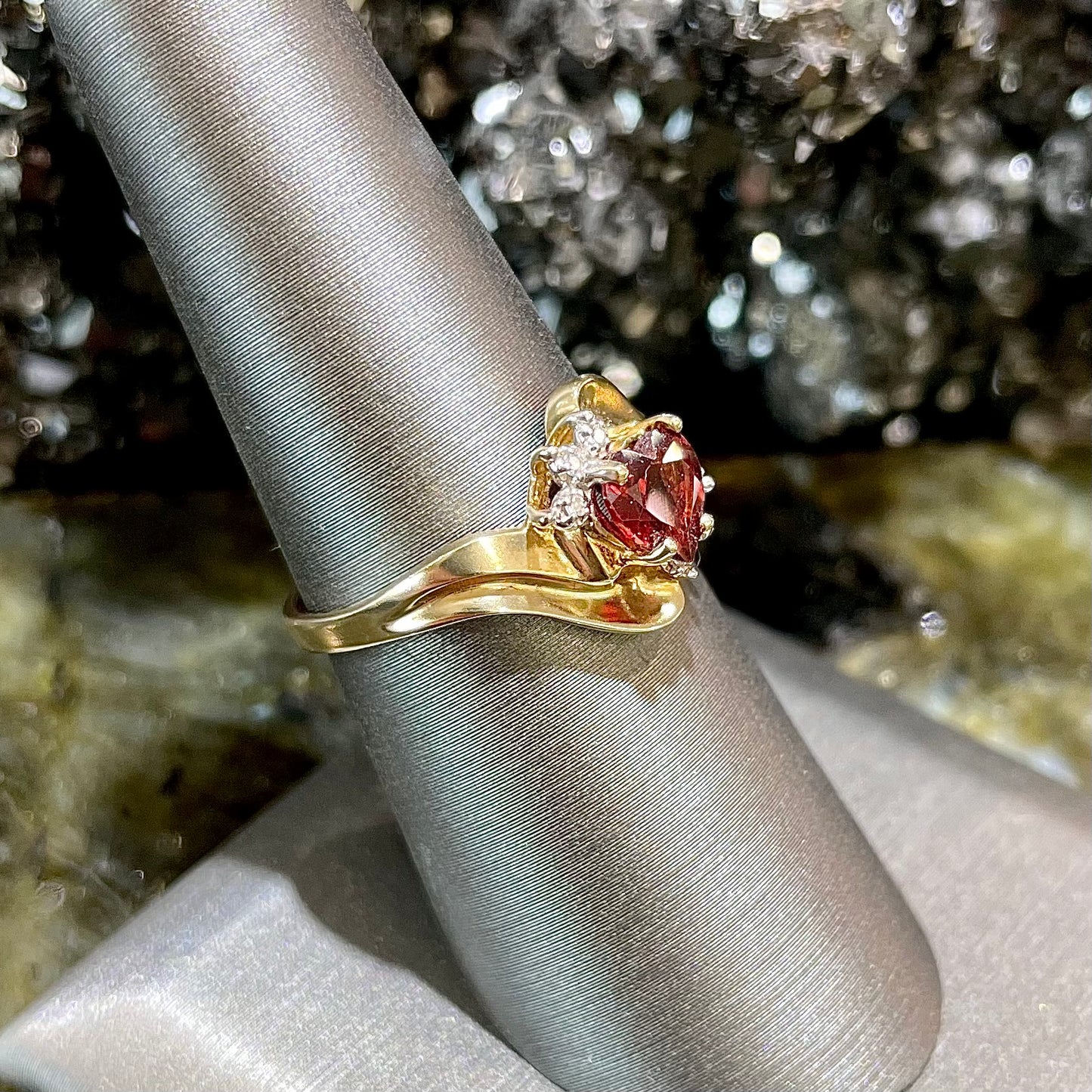 Garnet Heart & Diamond Ring | 14kt