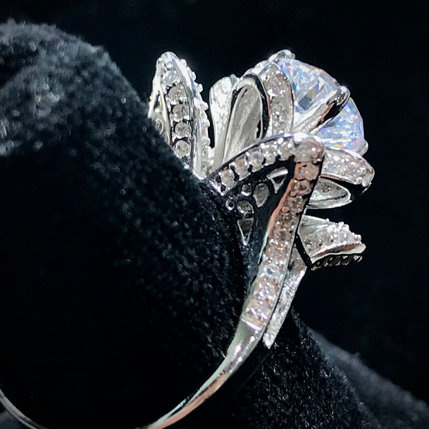 A blooming flower motif ring set with round, white cubic zirconia.