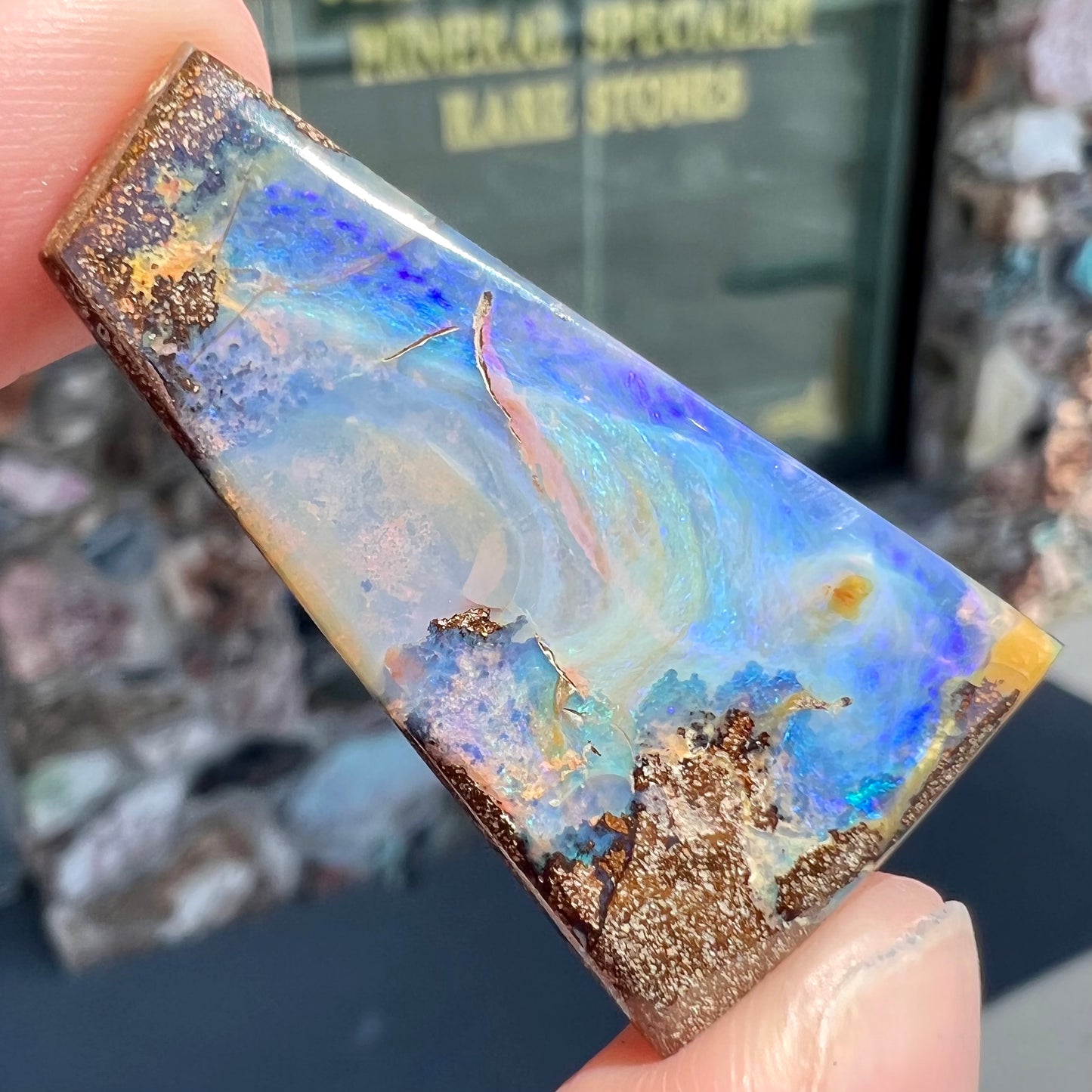 A loose Quilpie boulder opal stone from Queensland, Australia.