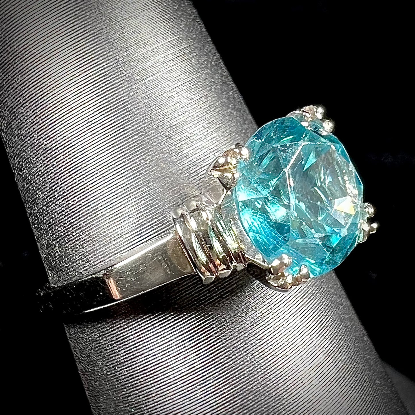 A ladies' vintage white gold solitaire ring set with a round brilliant cut blue zircon stone.