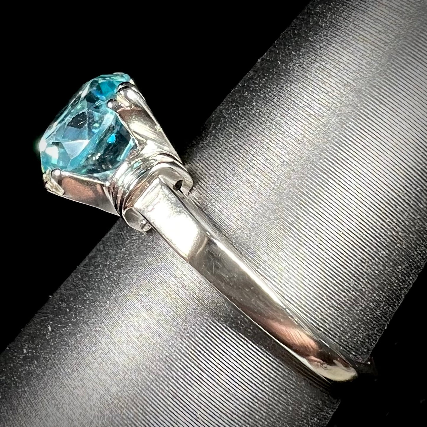 A ladies' vintage white gold solitaire ring set with a round brilliant cut blue zircon stone.