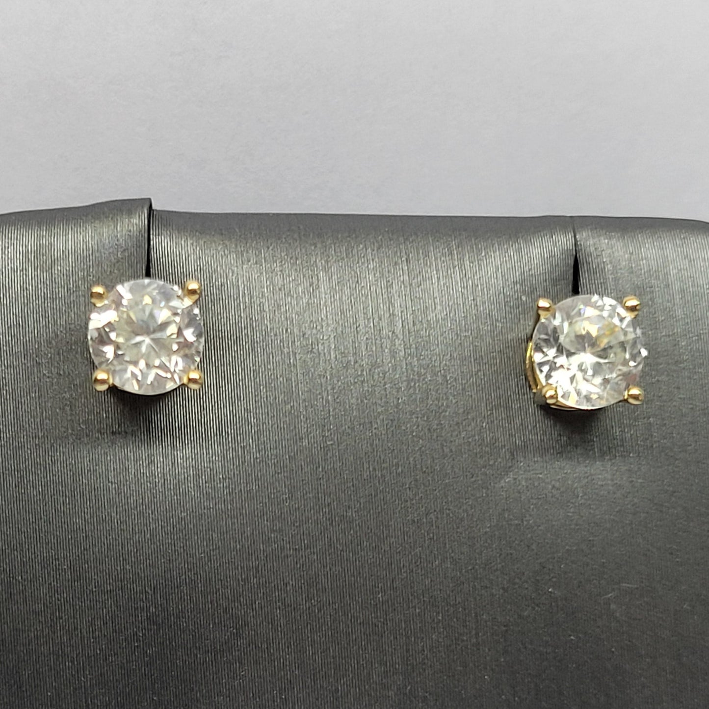 White Zircon Stud Earrings in 14kt Gold