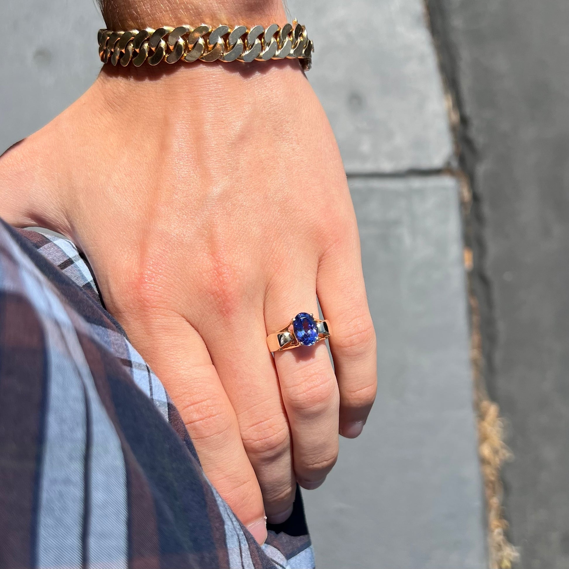 A ladies' oval cut tanzanite solitaire ring set in yellow gold.