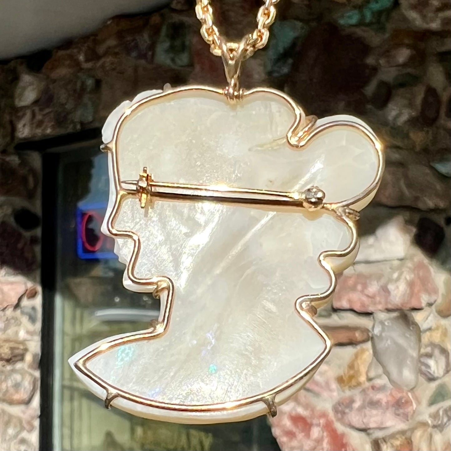 Coober Pedy Crystal Opal Cameo Pendant/Brooch in 14kt Gold | Vintage c.1950's
