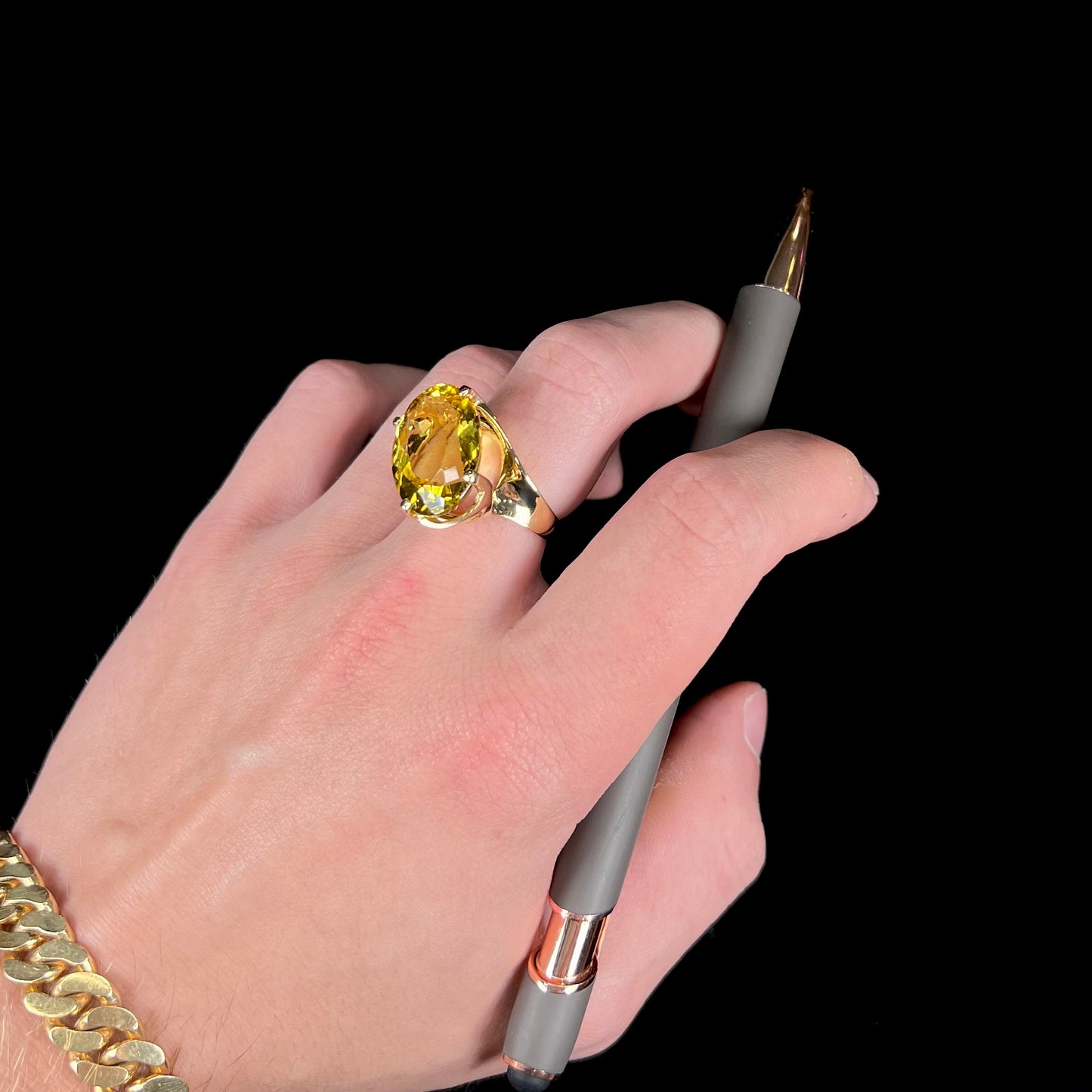 An 18 karat yellow gold solitaire cocktail ring set with a faceted oval cut golden beryl gemstone.