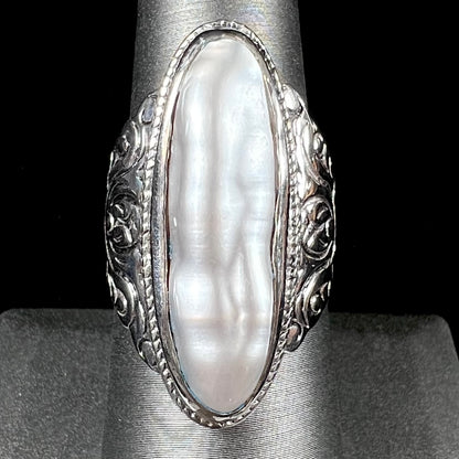 A Boho Chic style sterling silver solitaire ring set with an oval shaped, metallic silver gray mabe pearl.