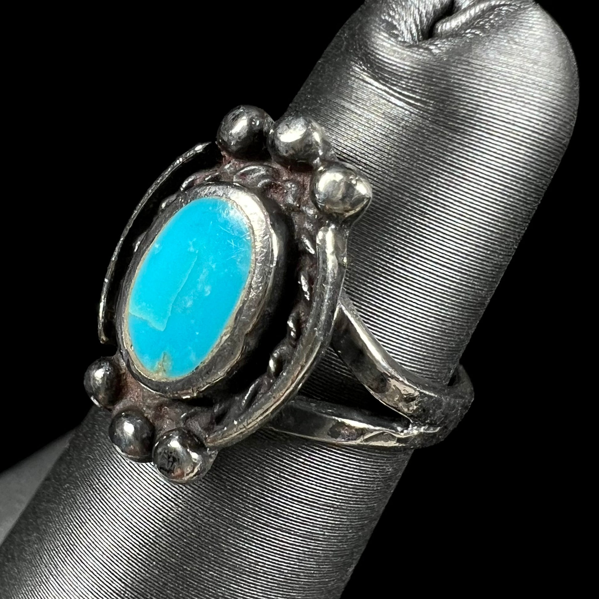 A ladies' Hopi style sterling silver turquoise ring.