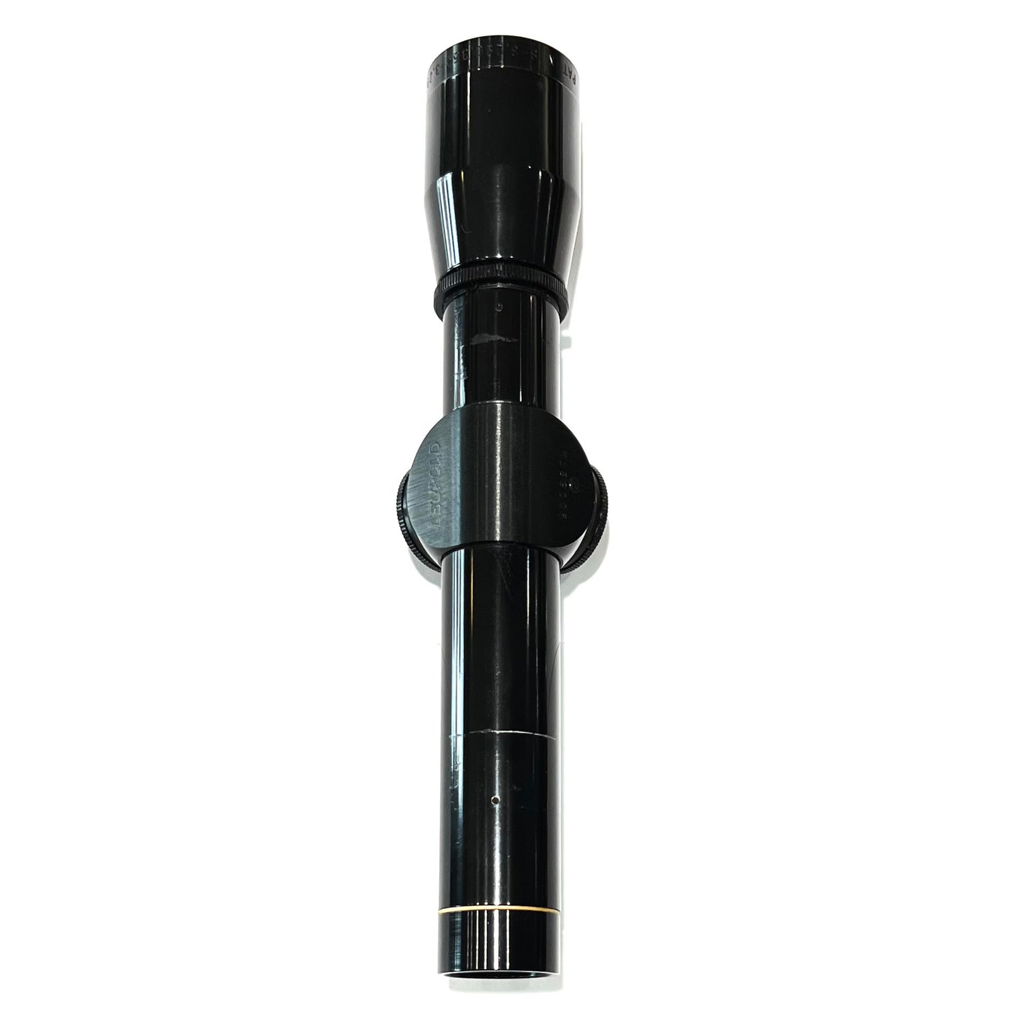 A 2x zoom pistol scope manufactured by Leupold.