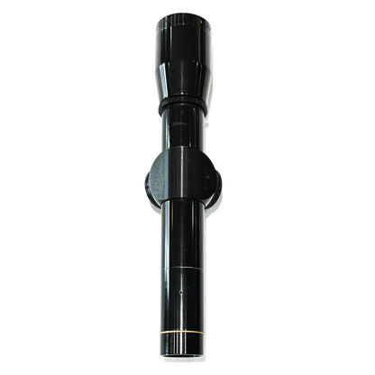 A 2x zoom pistol scope manufactured by Leupold.