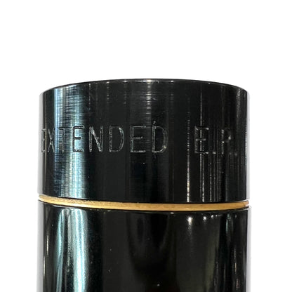 A 2x zoom pistol scope manufactured by Leupold.
