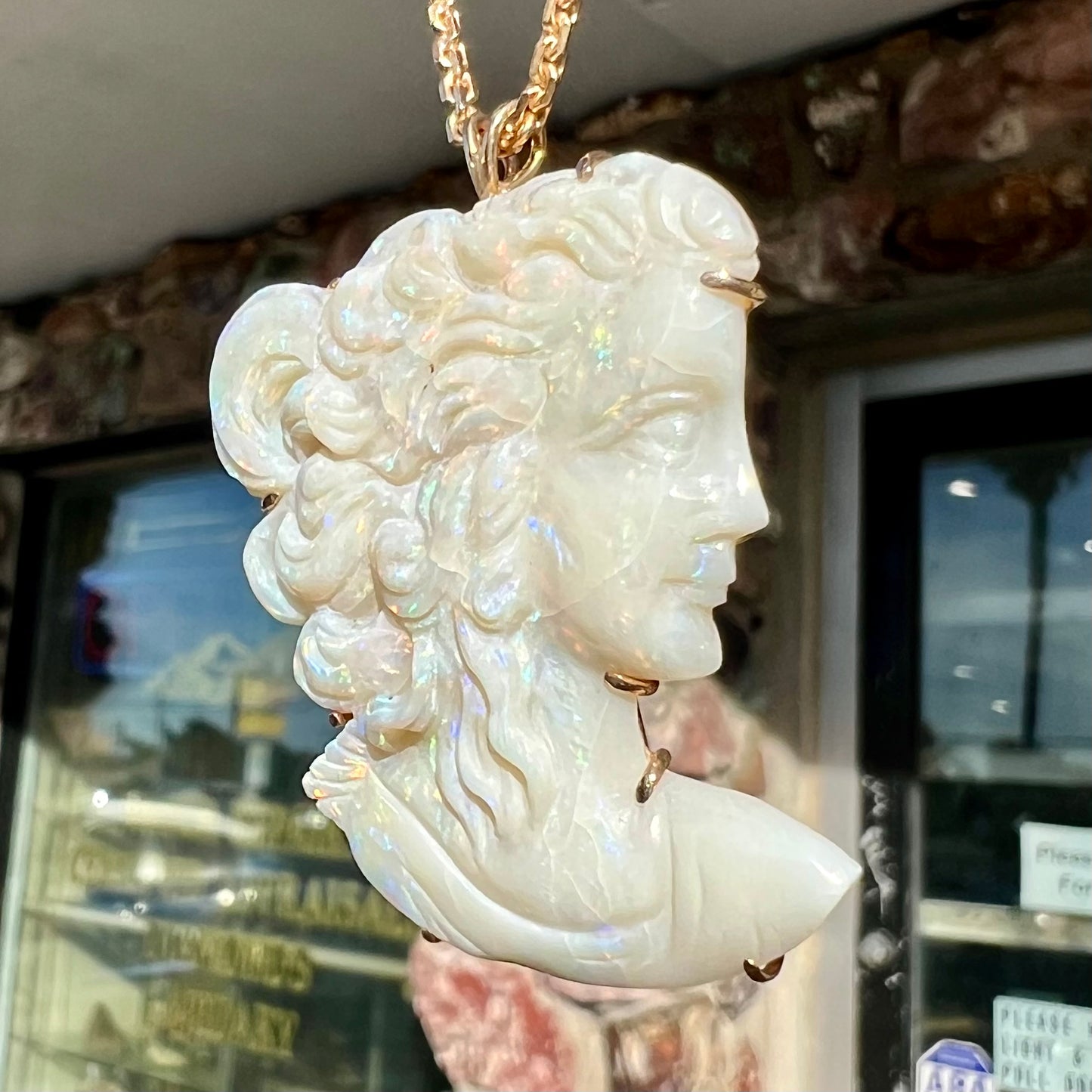 Coober Pedy Crystal Opal Cameo Pendant/Brooch in 14kt Gold | Vintage c.1950's