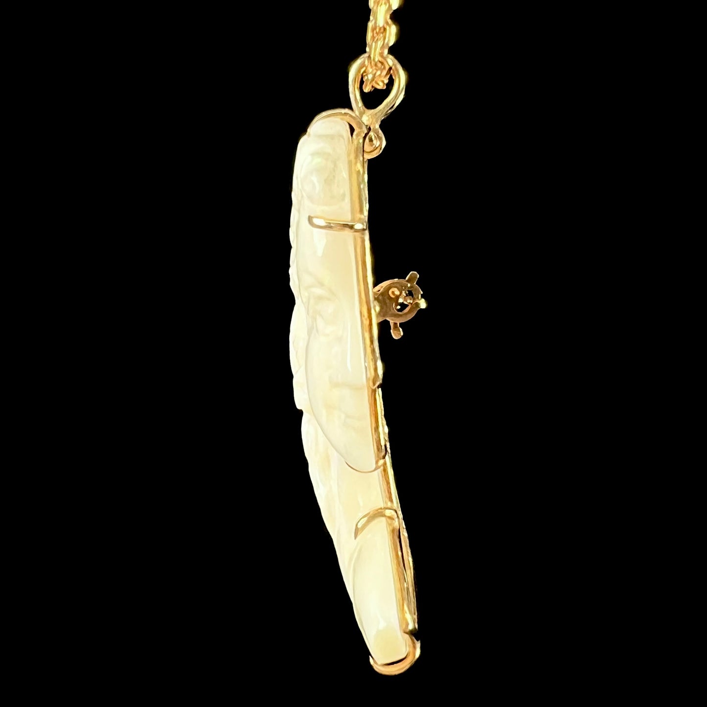 Coober Pedy Crystal Opal Cameo Pendant/Brooch in 14kt Gold | Vintage c.1950's