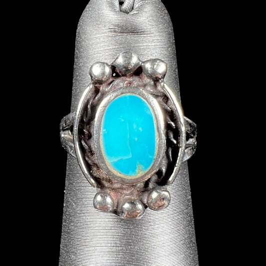 A ladies' Hopi style sterling silver turquoise ring.