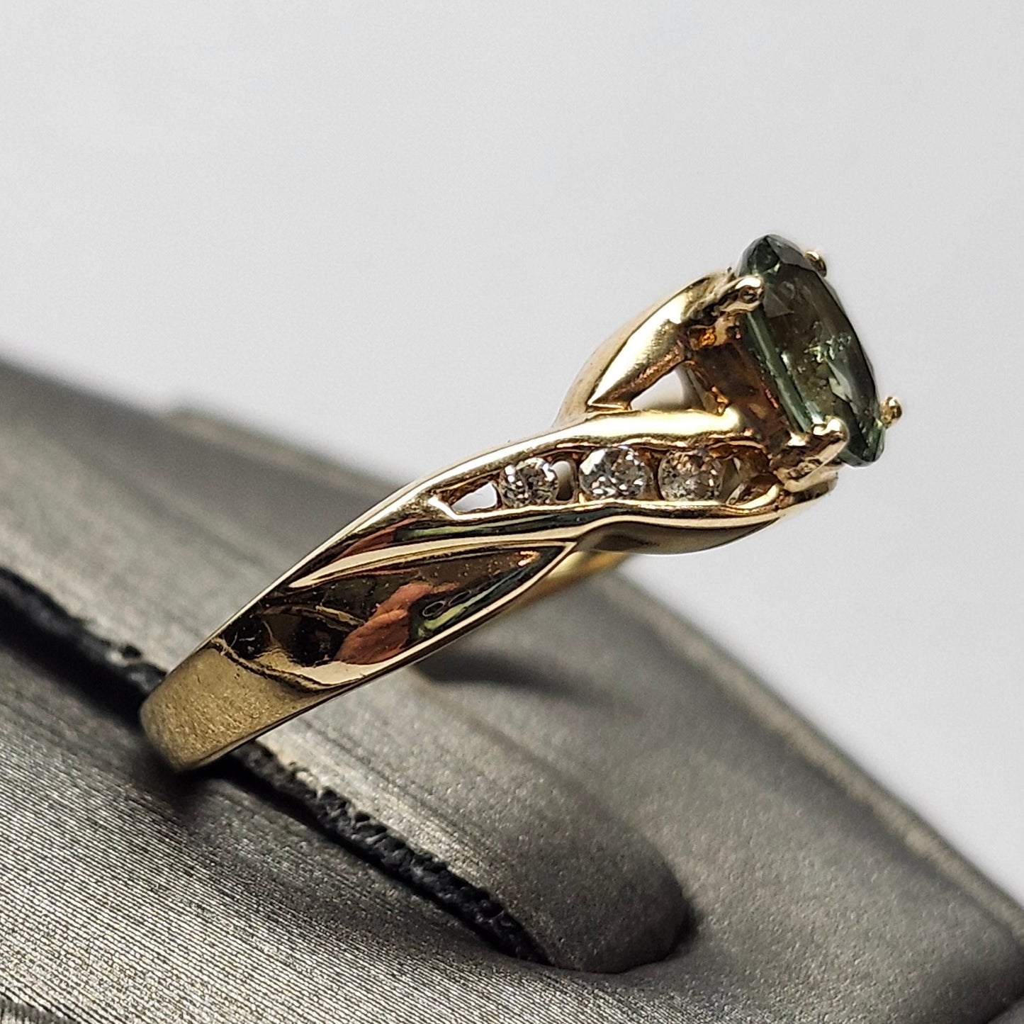 0.53ct Alexandrite & Diamond Ring | 14kt