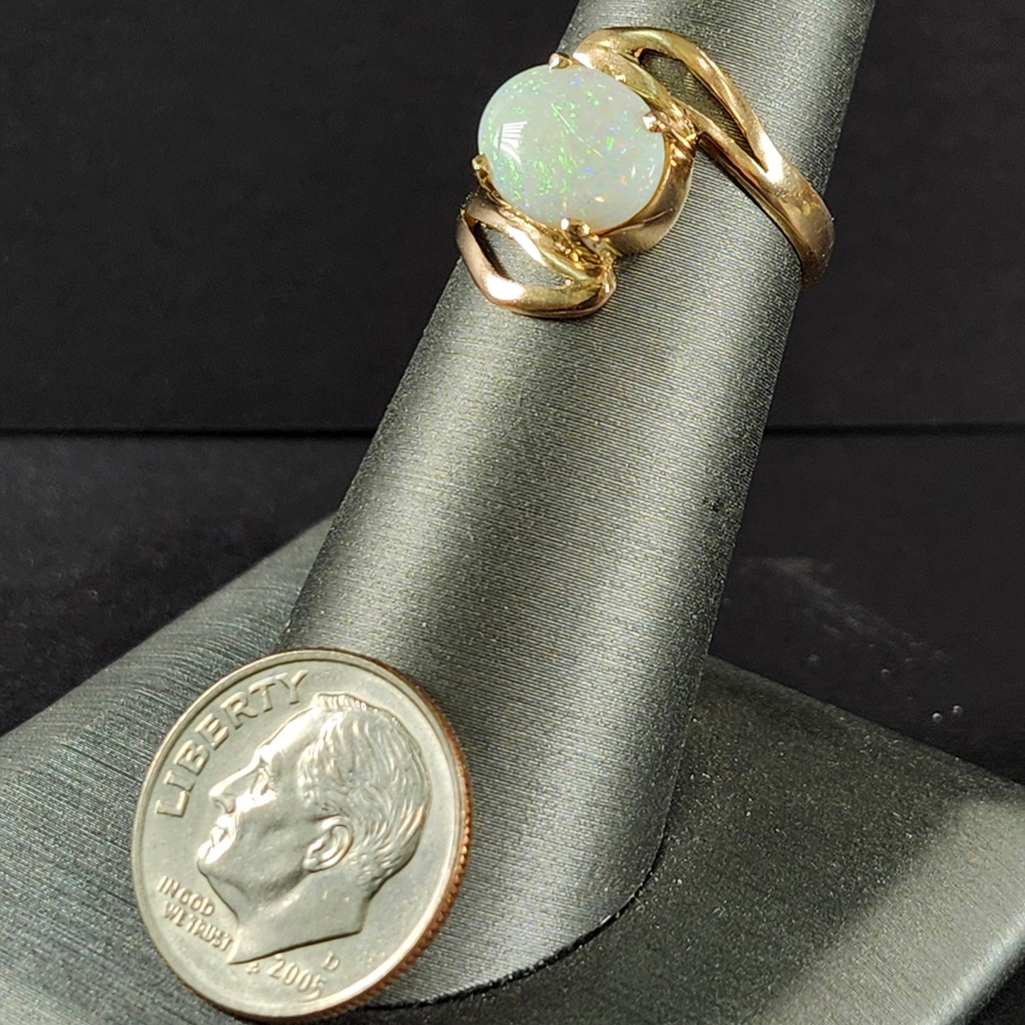 Kate | 2.83g Coober Pedy Opal Ring | 14kt | Estate