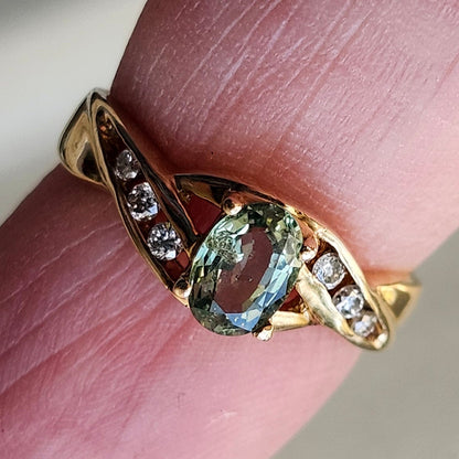 0.53ct Alexandrite & Diamond Ring | 14kt
