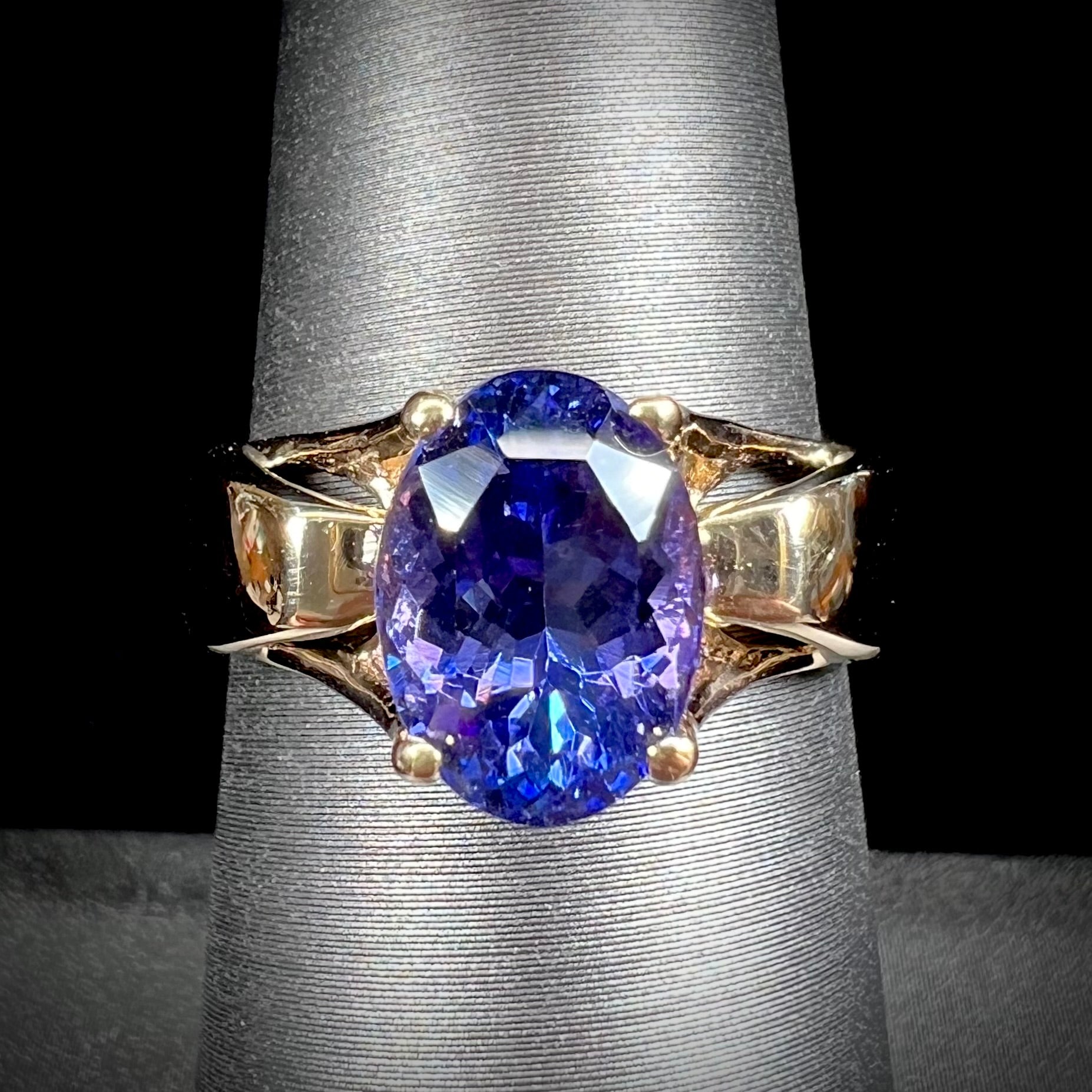 A ladies' oval cut tanzanite solitaire ring set in yellow gold.