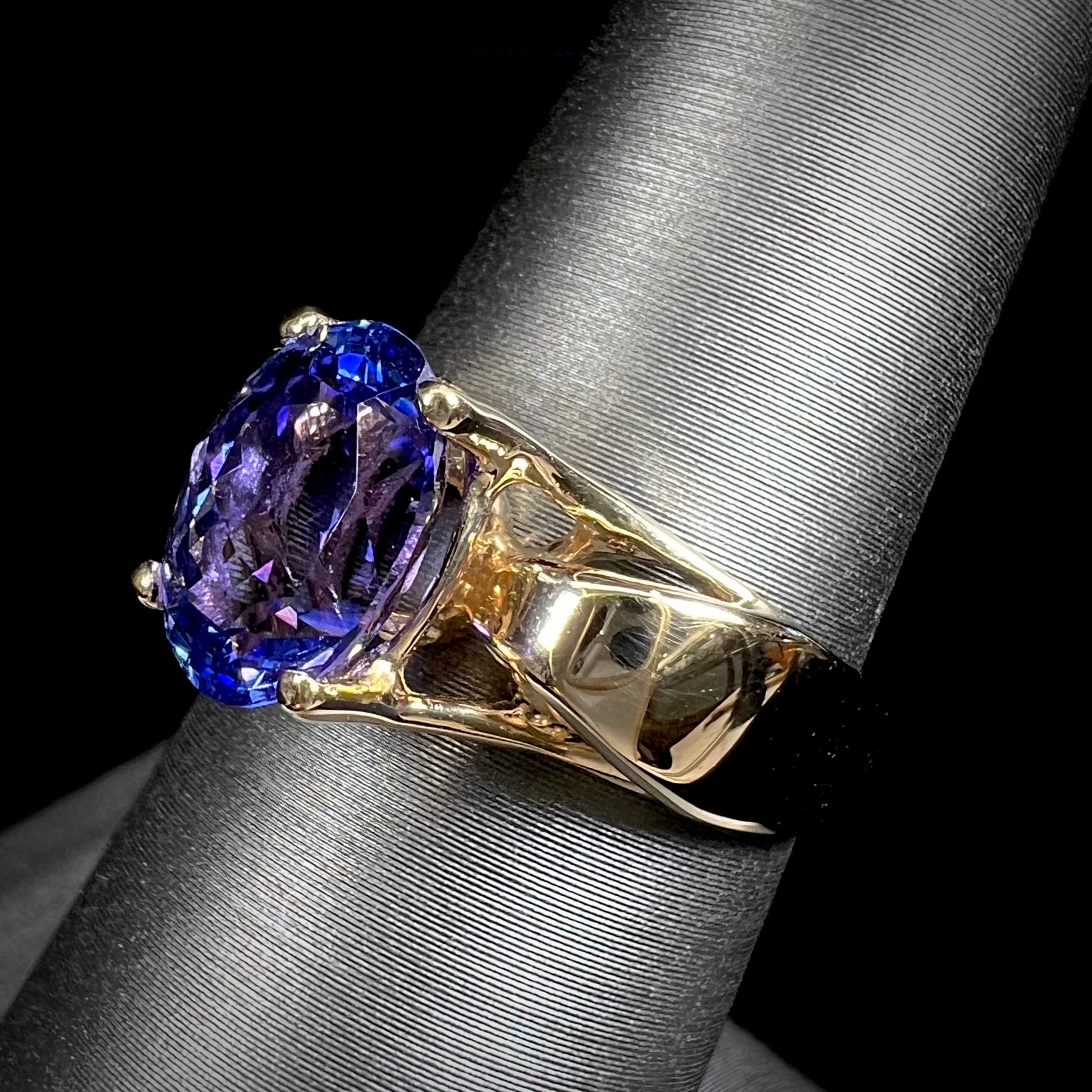 A ladies' oval cut tanzanite solitaire ring set in yellow gold.