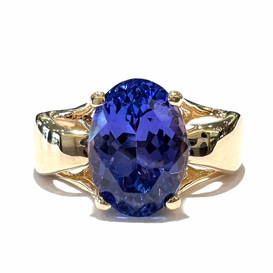 A ladies' oval cut tanzanite solitaire ring set in yellow gold.