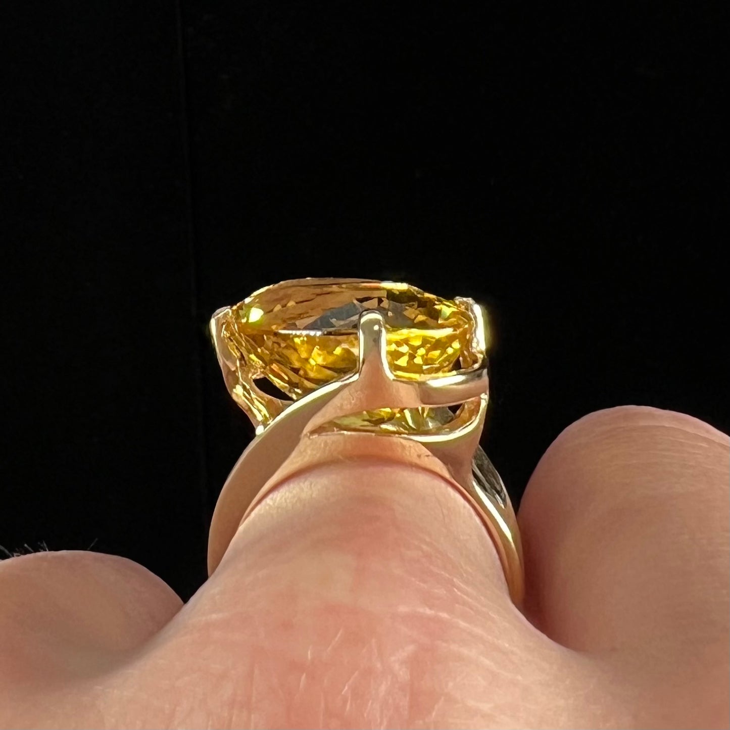 An 18 karat yellow gold solitaire cocktail ring set with a faceted oval cut golden beryl gemstone.
