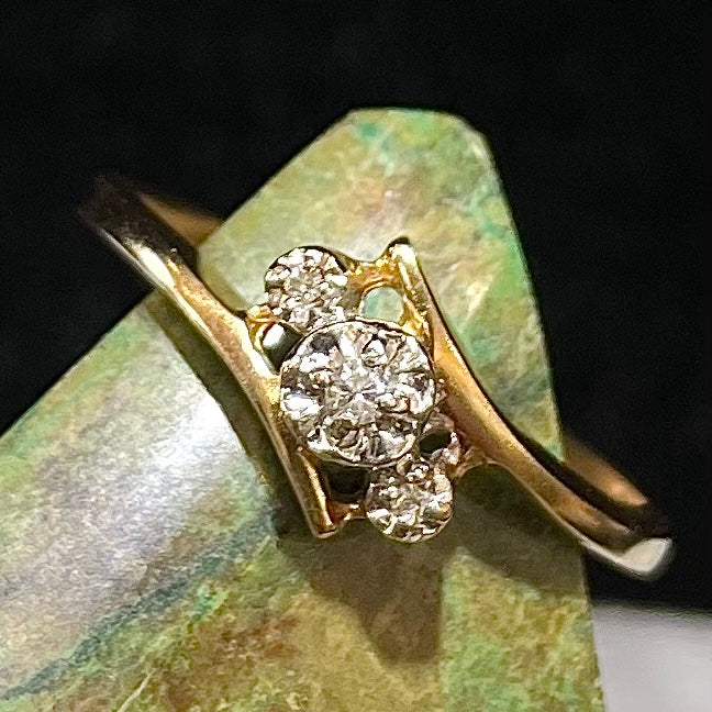Three stone diamond ring cast in yellow gold.