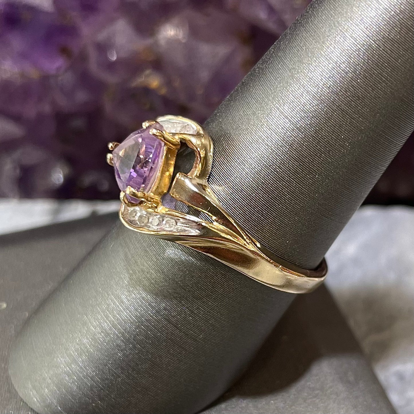 Amethyst & Diamond Ring | 10kt