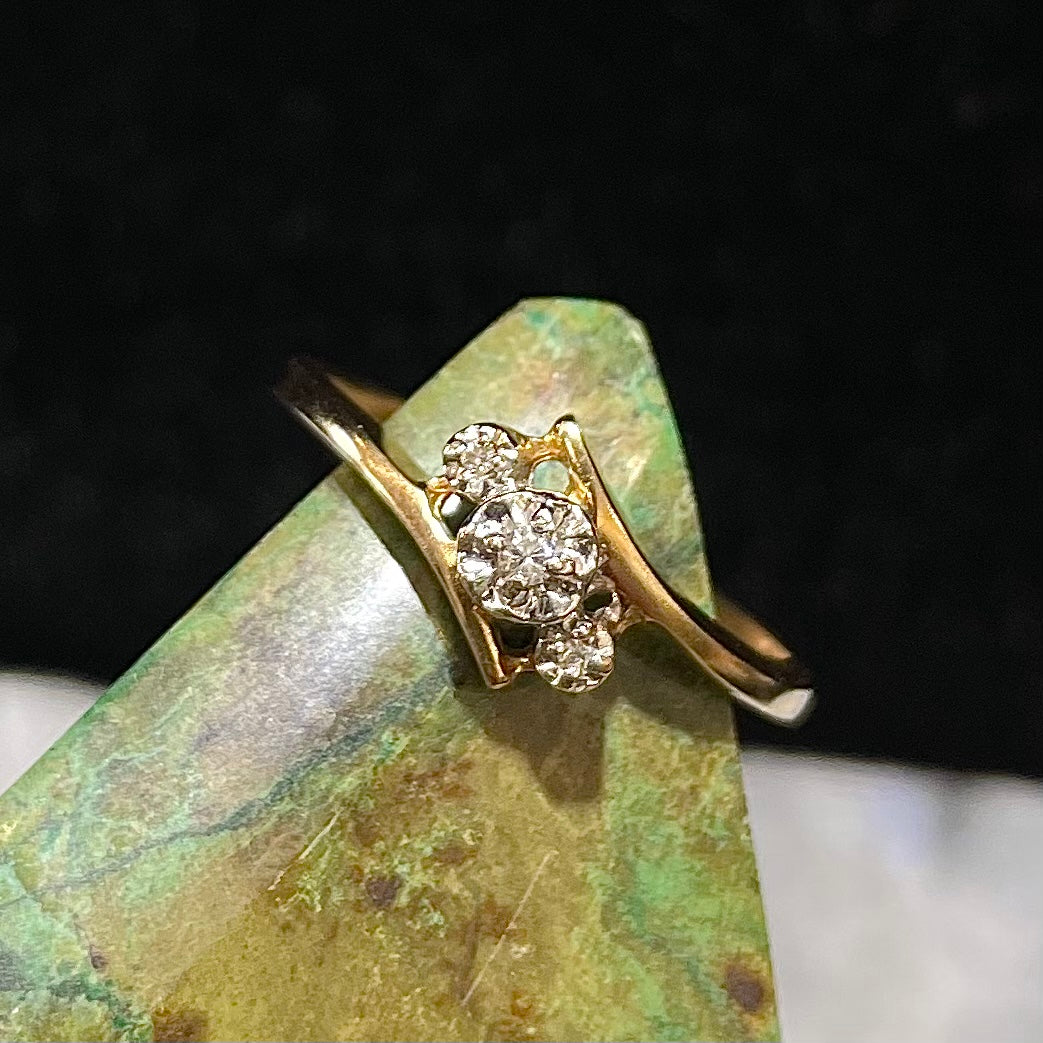 Three stone diamond ring cast in yellow gold.