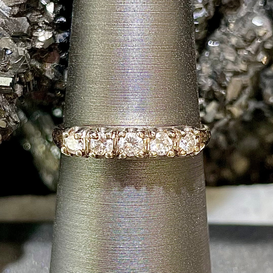 A vintage ladies' five-stone round cut diamond yellow gold wedding band