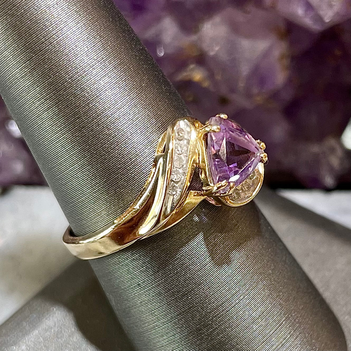 Amethyst & Diamond Ring | 10kt