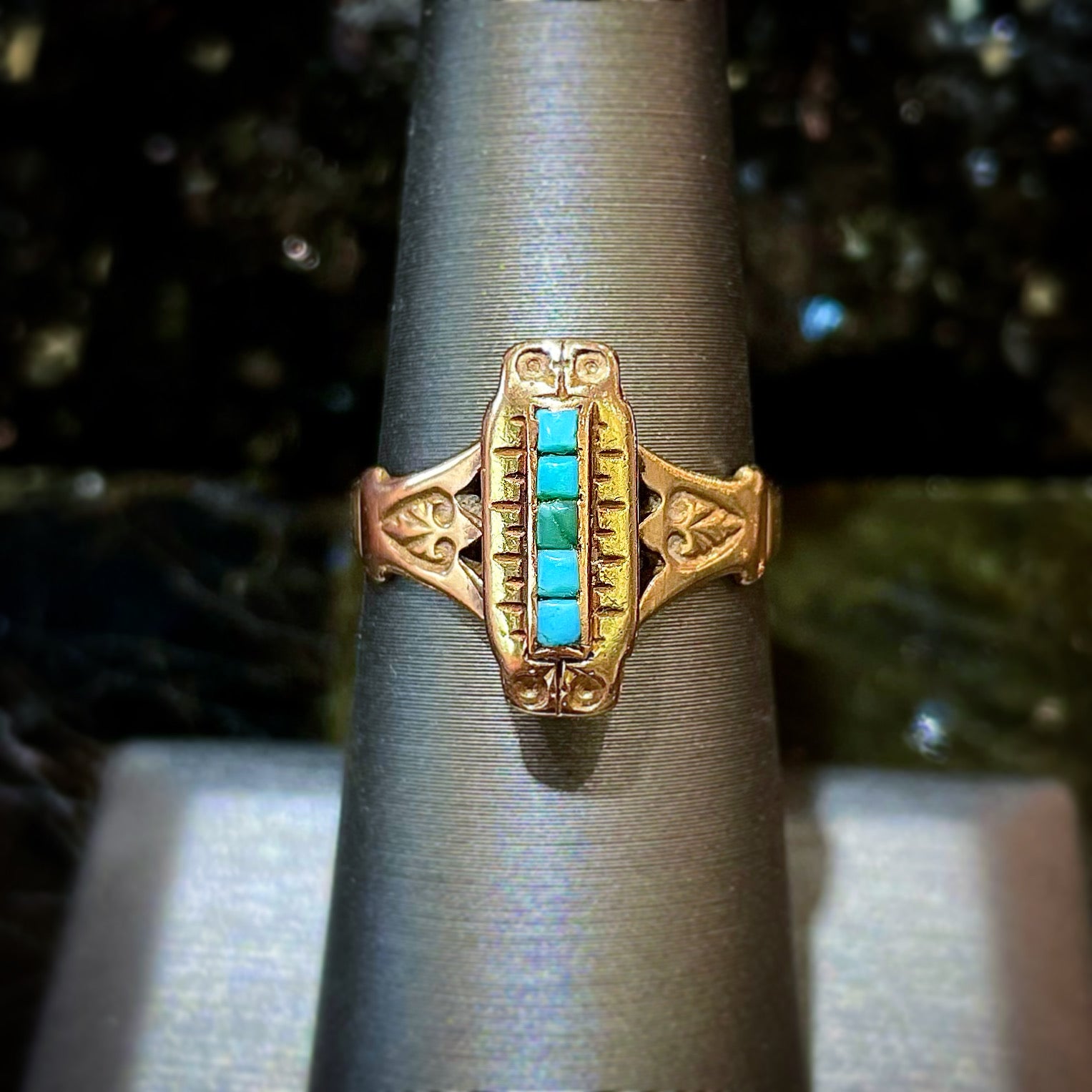 Antique yellow gold ring set with five square turquoise stones, circa 1920's.