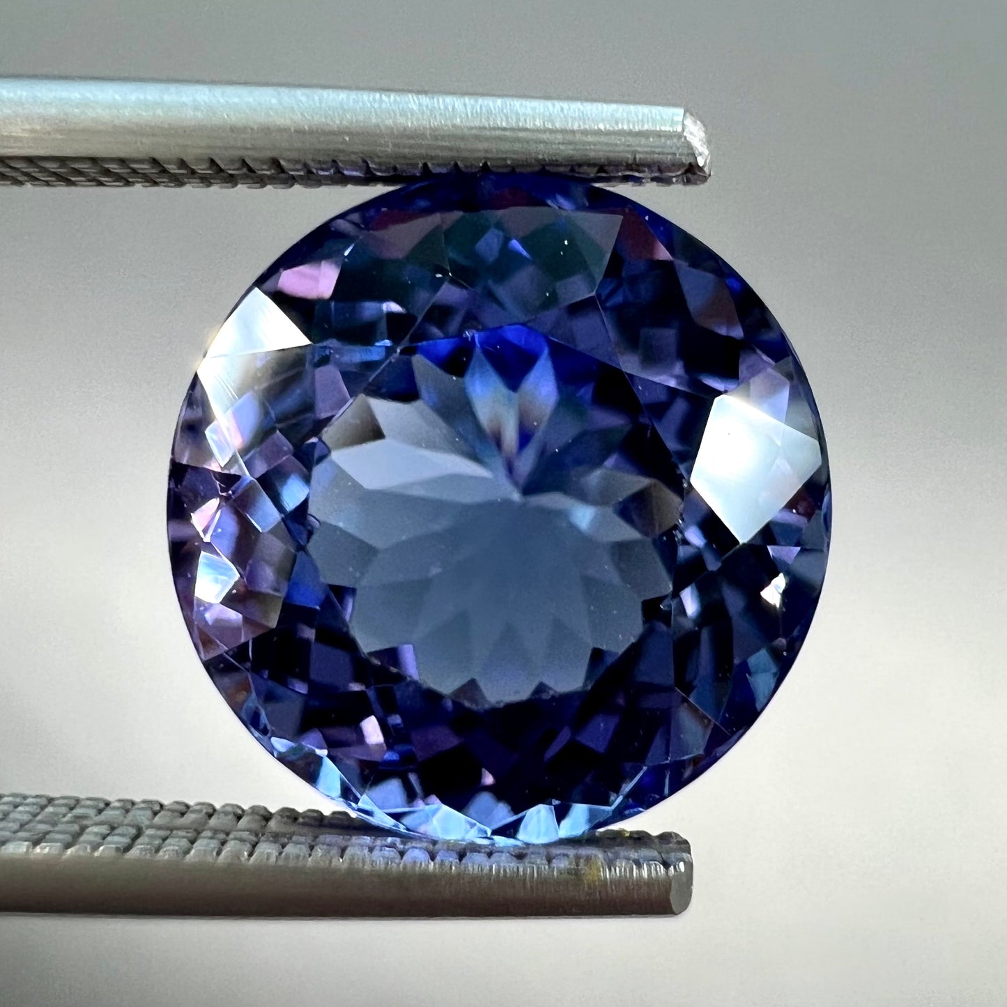 A loose, AA grade Standard Round Brilliant Cut tanzanite stone.