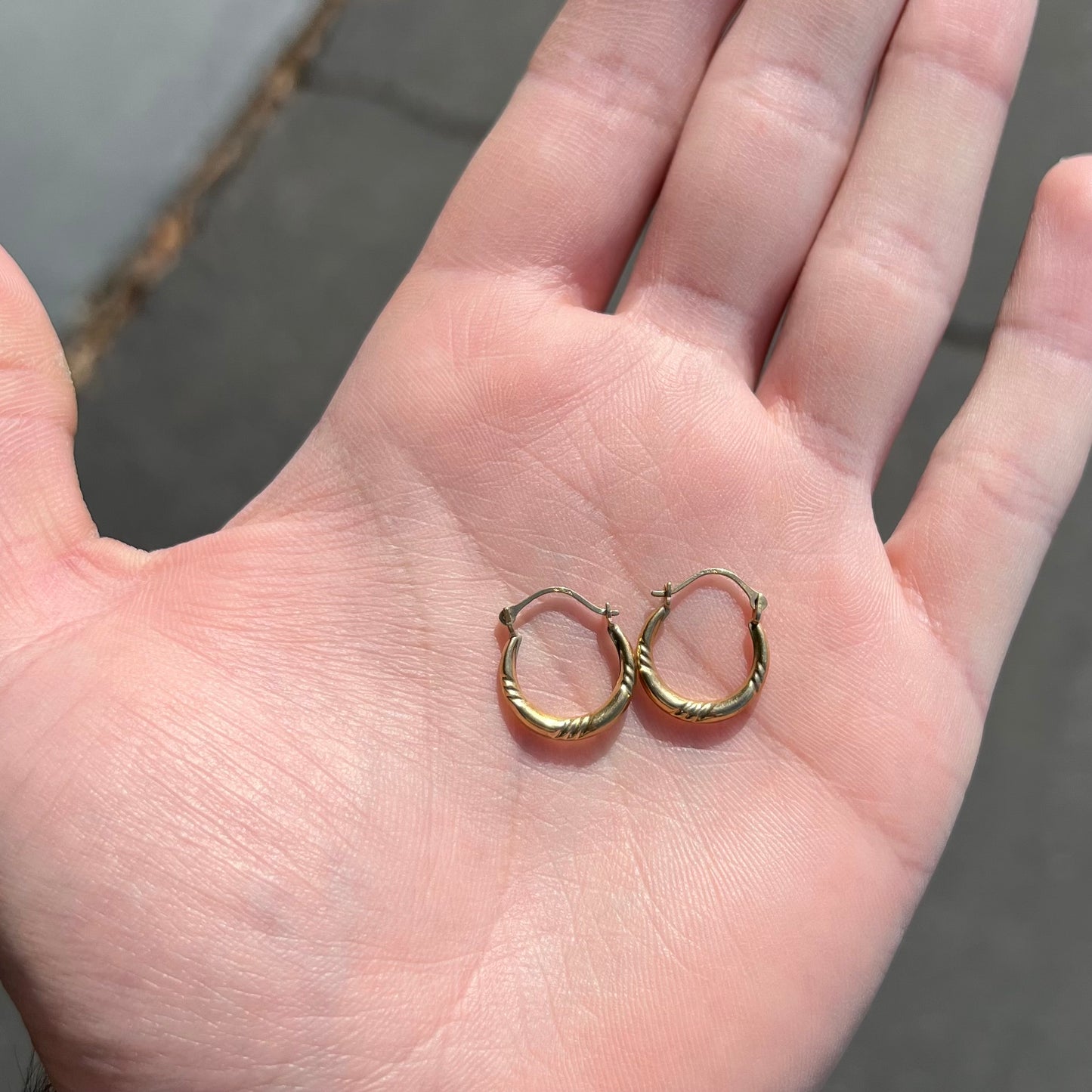 Lightweight Yellow Gold Hoop Earrings | 10kt