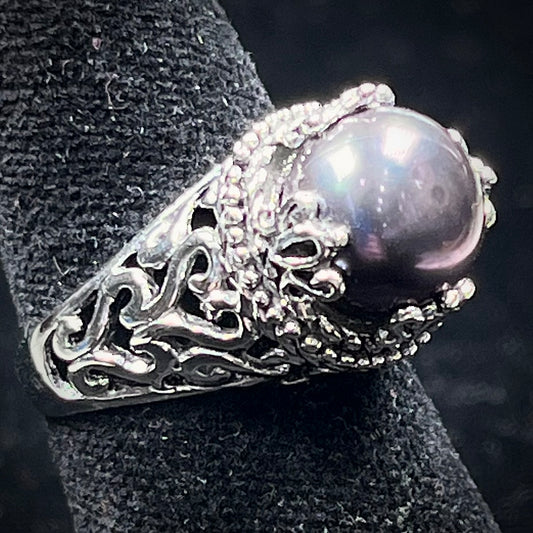 A vintage style sterling silver black pearl filigree ring.