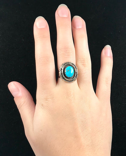 Native American Kingman turquoise ring set in sterling silver. 